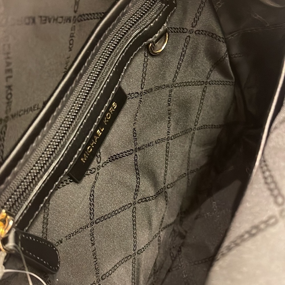 Michael Kors Womens Valerie Medium Logo Backpack 30F2G9VB2B 
Black
NWT - Picture 10 of 16